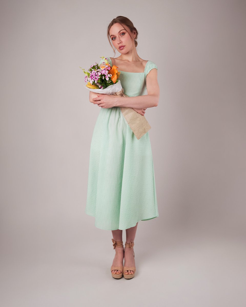 Mood_Fabrics's tweet image. The Asheville Dress Free Sewing Pattern is breezy, flattering, and effortlessly stylish. Sew it in seersucker, poplin, rayon, or linen—download now at Mood Fabrics. #MoodFabrics #MoodAshevillePattern #FreeSewingPattern #SpringWardrobe