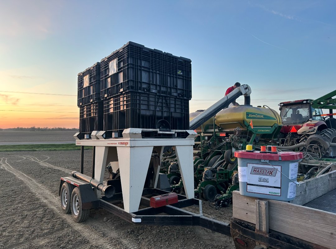Sunset skies and MAXSTAX™ Soybean...what else could a farmer need?

With the Meristem portfolio, we help you get more bushels for less cost — getting you more nodes, more pods, more beans come harvest.

Happy planting to all our farmers! 🌱💪

#MoreBushelsForLess #Plant2025