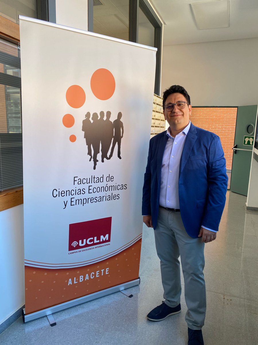 ftaadcee_ab's tweet image. Es Noticia 👍👀
Hoy tenemos el placer de felicitar al profesor @zafrilla_jorge nuevo Catedrático de Fundamentos de Análisis Económico