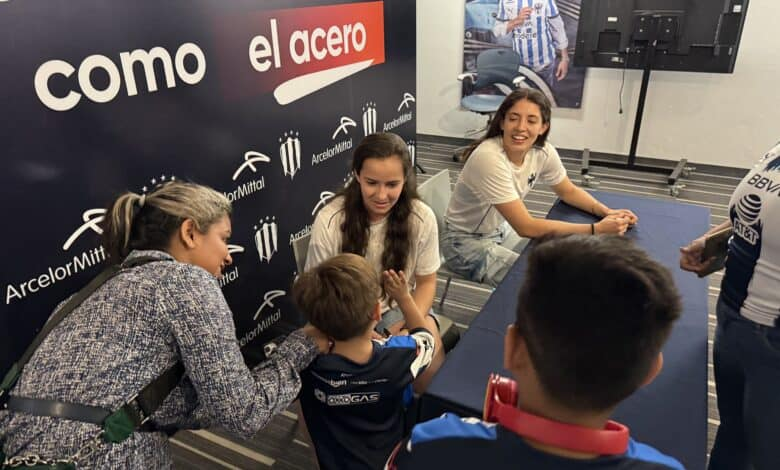 ReportAcero's tweet photo. Un día que se lleva en el corazón: sueños, sonrisas y fútbol en el Estadio BBVA @ArcelorMittalMX 
https://t.co/Akt0HJYJhK https://t.co/RLU7pSPecI
