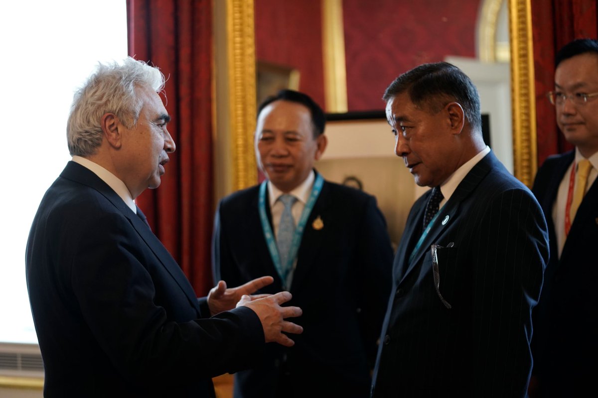 Fatih Birol (@fbirol) on Twitter photo Very positive exchange with Thailand’s Vice Minister for Energy Fuangvich Aniruth-deva at the <a href="/IEA/">International Energy Agency</a>-🇬🇧 Energy Security Summit
We discussed the strong 🇹🇭-IEA relationship & how we can continue building on decades of close collaboration in support of Thailand’s energy ambitions Very positive exchange with Thailand’s Vice Minister for Energy Fuangvich Aniruth-deva at the <a href="/IEA/">International Energy Agency</a>-🇬🇧 Energy Security Summit
We discussed the strong 🇹🇭-IEA relationship & how we can continue building on decades of close collaboration in support of Thailand’s energy ambitions