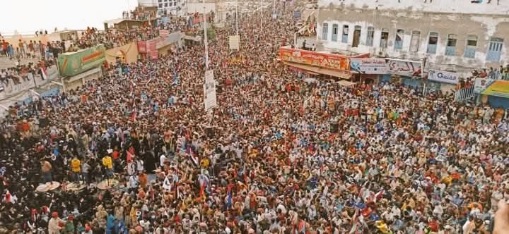 قوى تركت أرضها وعجزت عن تحرير شبر منها من سيطرة الحوثي عليها رغم دعم دول الاقليم والعالم لها ،  تريد اليوم السيطرة على جنوبنا باللف والدوران وزرع الفتن ، وتظن انها مازالت قادرة على تمرير ذلك علينا ..!!!.