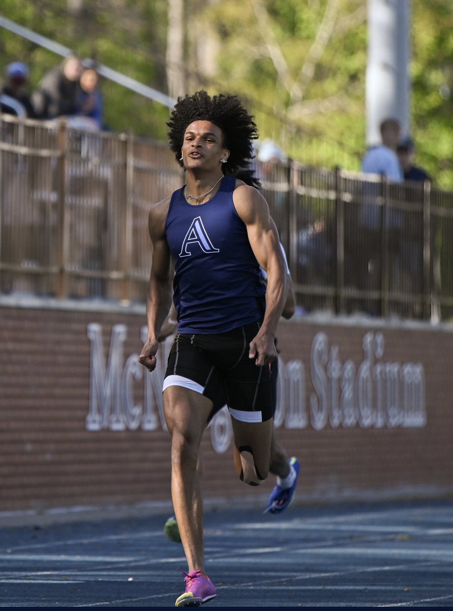 zzandrr's tweet image. 10.8 100m dash💨

22.83 200m dash🏎️

6’4 WR/CB 

2025

@Shawn_Bryson_24 @CoachJeanSG