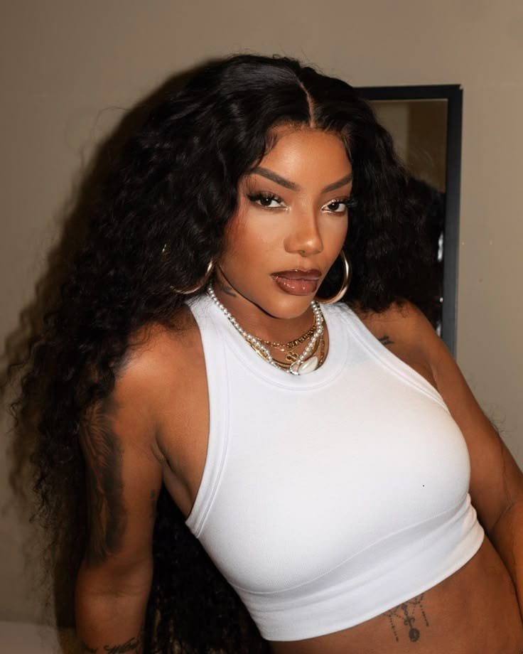 poponze's tweet photo. A festa de aniversário de 30 anos de Ludmilla foi batizada de “Ludmilla White Party” e está sendo realizada hoje, no Rio de Janeiro. 

Todos os convidados devem vestir branco, e a cantora proibiu o uso de celulares durante o evento. https://t.co/pQPdtWPY5w