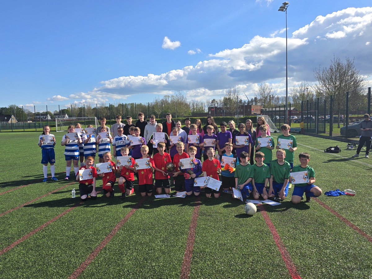 TEAMPEGW's tweet photo. We would just like to thank our cluster primaries for supporting our leaders in their placements &amp; events. We greatly appreciate this. We hope you all enjoyed yourself today, we certainly did @SpringsidePS @DreghornPrimary @glebeps @Lawthorn_PS  @Greenwood_Acad  #ballers #sunsout https://t.co/WqbBZRQHhB