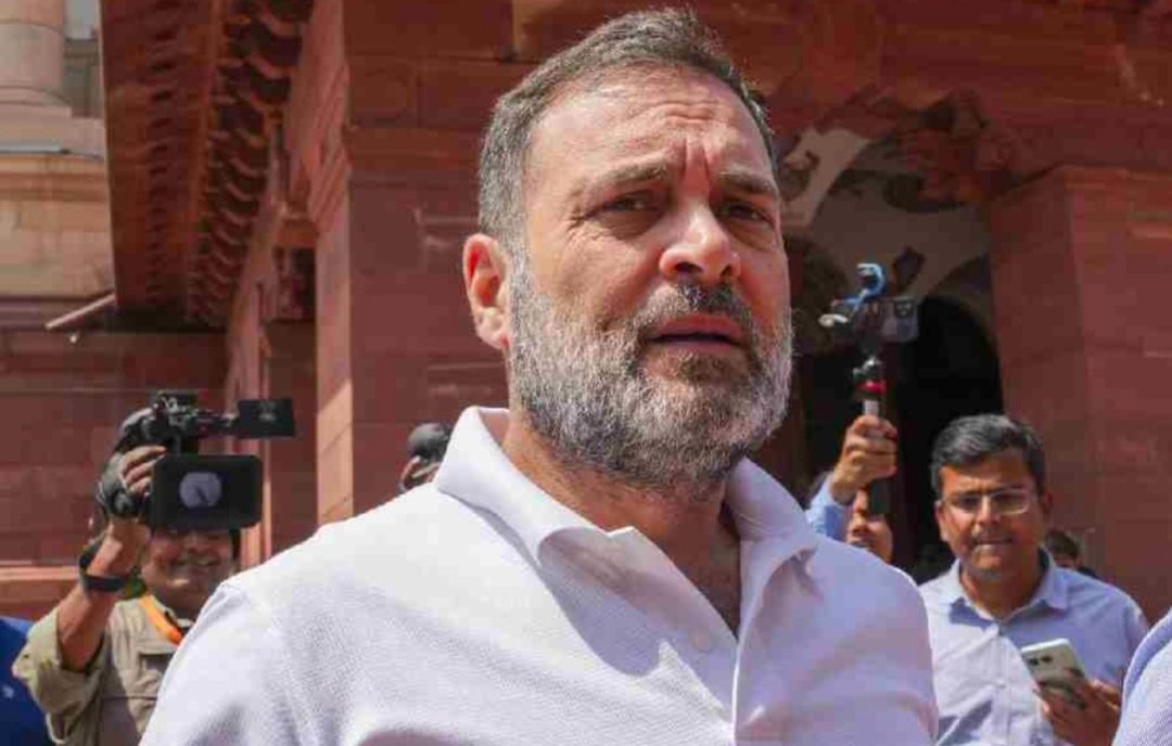 Amockx2022's tweet image. Pappu 🤐                       Vishwaguru 🔥

He visited Manipur          He didn&apos;t 
He visited Hathras           He didn&apos;t 
He visiting Kashmir         He isn&apos;t 
He has real degree          Moye Moye 
Press Conf : 160               Broooo😭