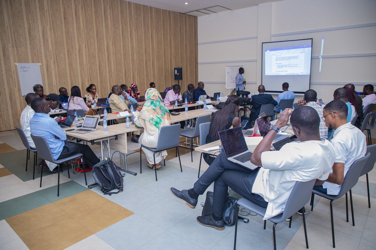 J’ai animé une session sur la désinformation en période de crise avec le ministère de l’Hydraulique et de l’Assainissement.
Elle a réuni tous les chargés de communication des structures et directions affiliées au ministère.

Merci au ministère pour sa confiance

#FactChecking