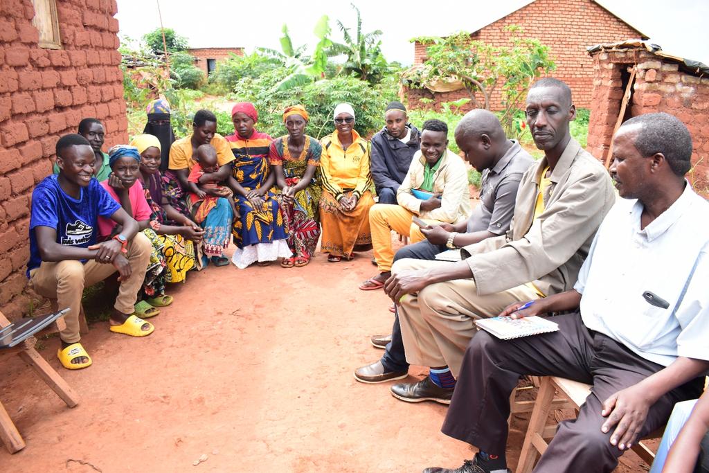 3. #Pierre_Claver_Nakumuryango a souligné que la bonne cohabitation et l'union entre ces derniers résulte des sensibilisations que l'administration ne cesse d'organiser à leur intention.
Il a exhorté les autres refugiés à rentrer massivement chez leur pays natal.