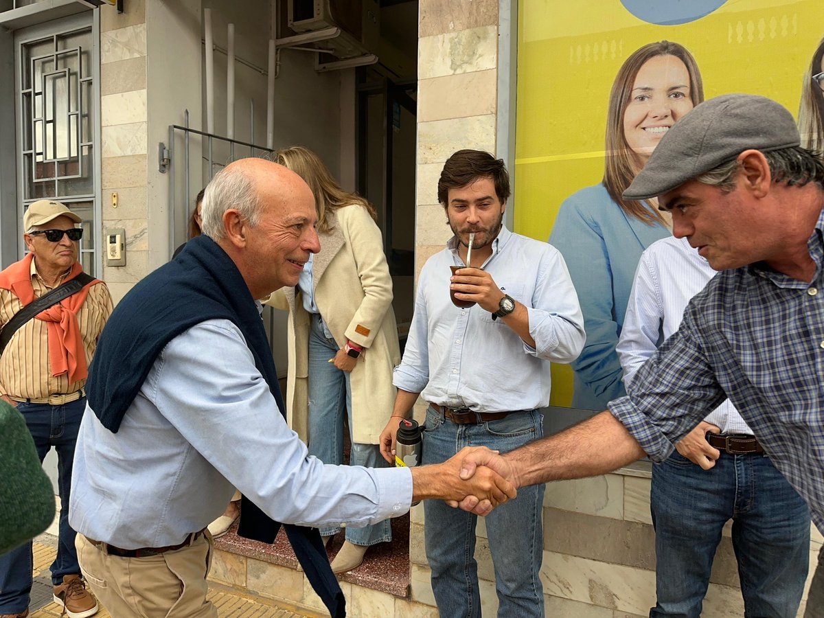 En conferencia de prensa presentando la candidatura a Alcaldesa de Carmelo de Mariana Gilene, junto a la candidata a la Intendencia de Colonia <a href="/mariadelima_uy/">Maria de Lima</a> y <a href="/DFelipeduran/">Duran Felipe</a>