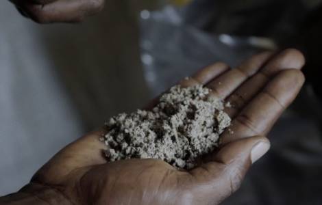 newspawh's tweet photo. 🚨Les zombies du kush – Plongée au cœur d’un fléau qui ravage l’Afrique de l’Ouest.À Freetown, la drogue transforme des milliers de jeunes en spectres vivants. Silence, misère, et urgence.
 Reportage exclusif dans le berceau de cette tragédie. #Kush #SierraLeone #AfriqueDeLOuest https://t.co/ijeiYrFfR5