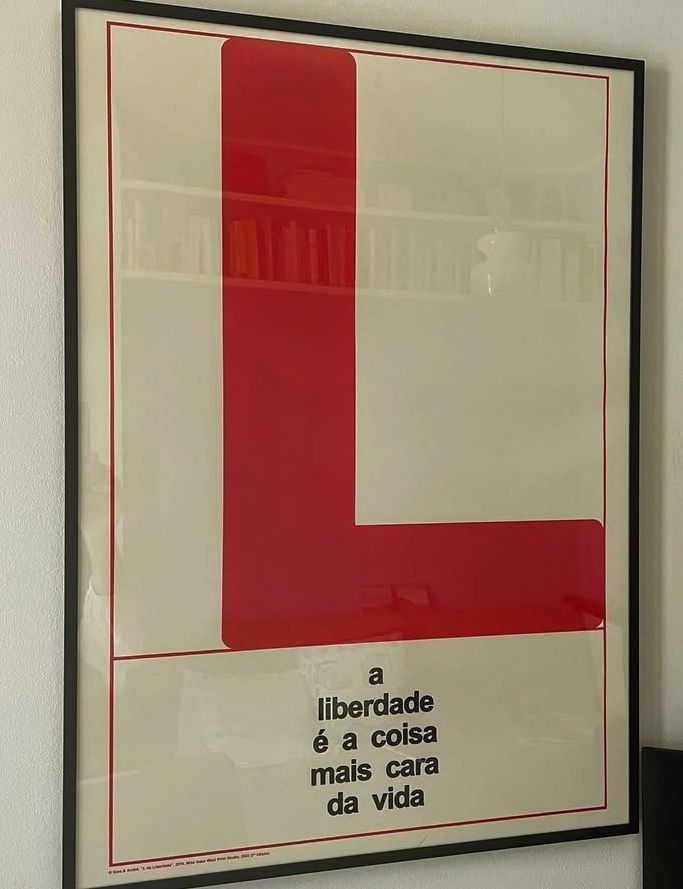 é
(25 de Abril para sempre)