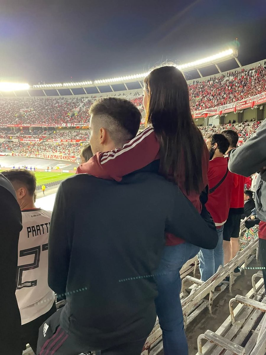 - Anoche soñe con vos.
- Que soñaste?
- No me acuerdo.