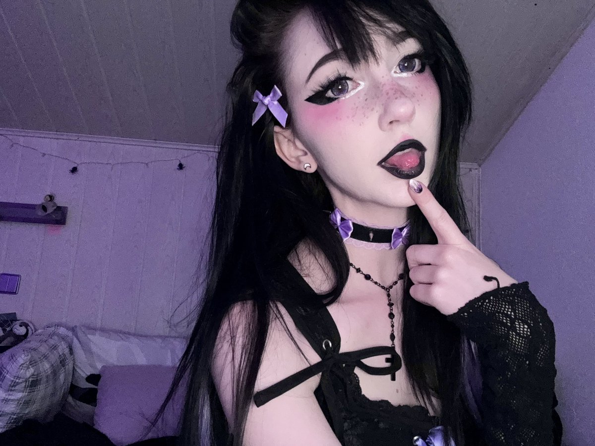 nananightray's tweet photo. bleh :p
(bleh back for more cute altgirls on your tl) 
#pastelgoth #altgirl #egirl #uwu https://t.co/6tlXwL6tMt
