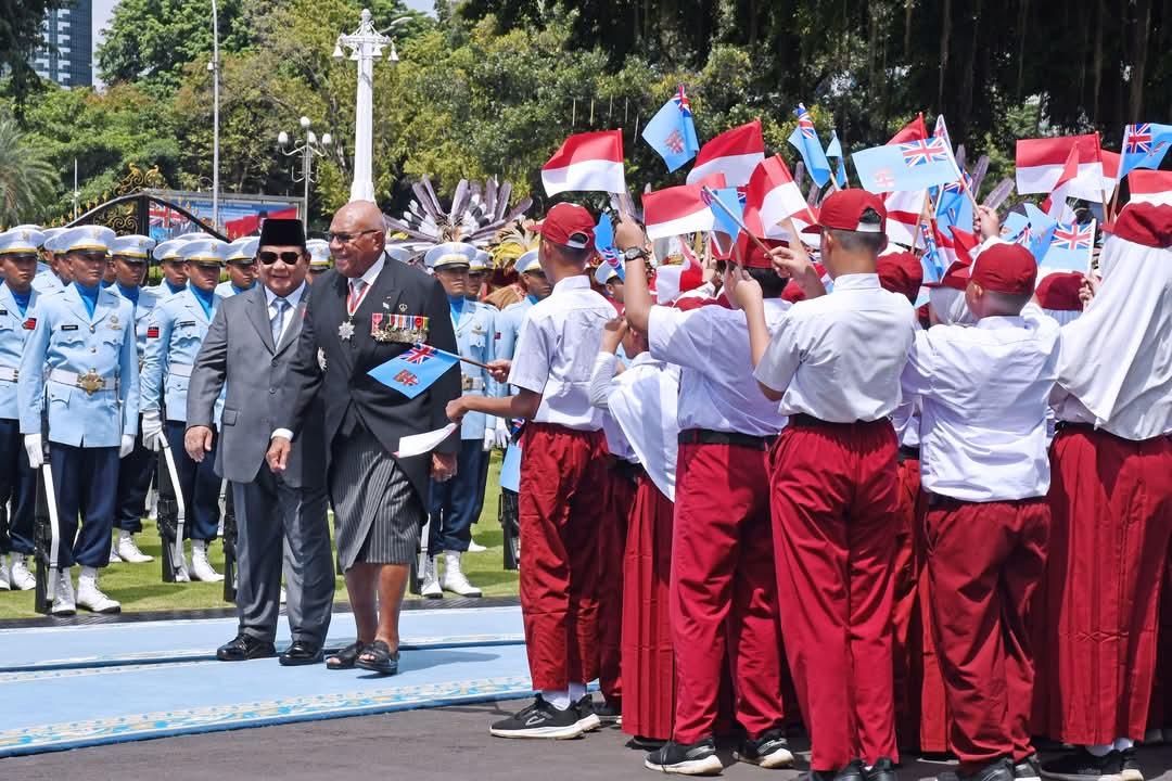 Fiji Ministry of Foreign Affairs (@fiji_mofa) on Twitter photo In a very powerful display of diplomacy and strong regional friendship, Prime Minister Hon. <a href="/slrabuka/">Prime Minister Sitiveni Rabuka</a> was accorded the highest ceremonial Guard of Honour upon arrival at Merdeka Palace in Jakarta, Indonesia.
๐ซ๐ฏ๐ค๐ฎ๐ฉ. #50thanniversary
#diplomaticrelations #FijiIndonesia In a very powerful display of diplomacy and strong regional friendship, Prime Minister Hon. <a href="/slrabuka/">Prime Minister Sitiveni Rabuka</a> was accorded the highest ceremonial Guard of Honour upon arrival at Merdeka Palace in Jakarta, Indonesia.
๐ซ๐ฏ๐ค๐ฎ๐ฉ. #50thanniversary
#diplomaticrelations #FijiIndonesia