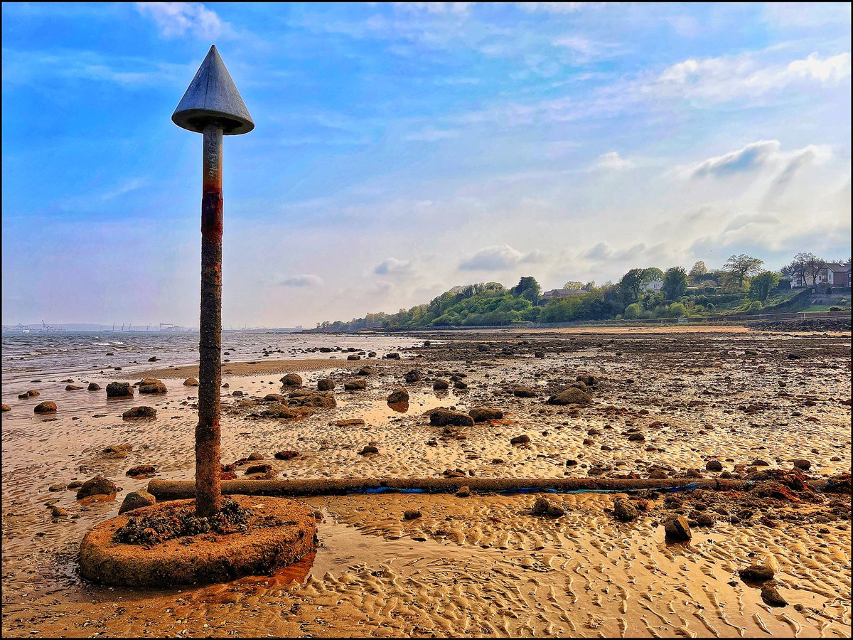 Malcmpbel's tweet photo. Whiteabbey loughshore this afternoon. @WeatherCee @barrabest @linzilima @ANBorough @lovnewtownabbey  @WalkNI https://t.co/88xKl23zCG