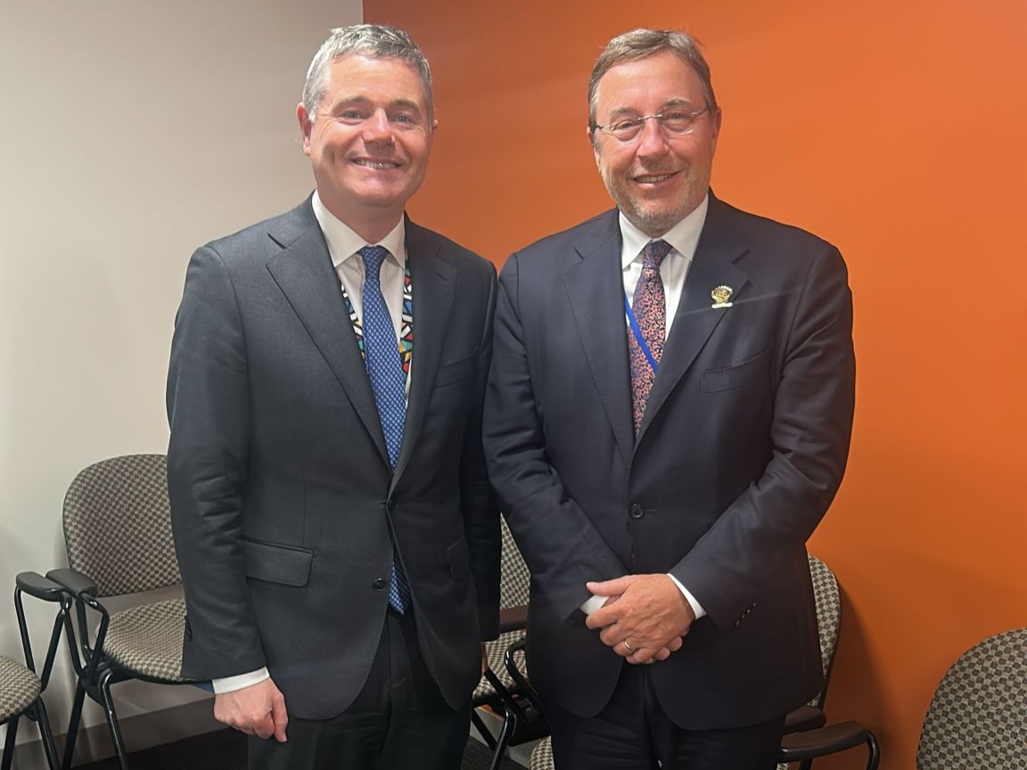 Tom Beloe (@tombeloe) on Twitter photo 📢<a href="/UNDP/">UN Development</a> Project Office for Sustainable Finance in Dublin just announced <a href="/WorldBank/">World Bank</a>/<a href="/IMFNews/">IMF</a> Spring Meetings.
It will host <a href="/FC4SNetwork/">UNDP Financial Centres For Sustainability</a> & Sustainable Insurance Forum - & connect financial institutions, regulators, and public agencies from +40 countries!
bit.ly/42MSnlU 📢<a href="/UNDP/">UN Development</a> Project Office for Sustainable Finance in Dublin just announced <a href="/WorldBank/">World Bank</a>/<a href="/IMFNews/">IMF</a> Spring Meetings.
It will host <a href="/FC4SNetwork/">UNDP Financial Centres For Sustainability</a> & Sustainable Insurance Forum - & connect financial institutions, regulators, and public agencies from +40 countries!
bit.ly/42MSnlU