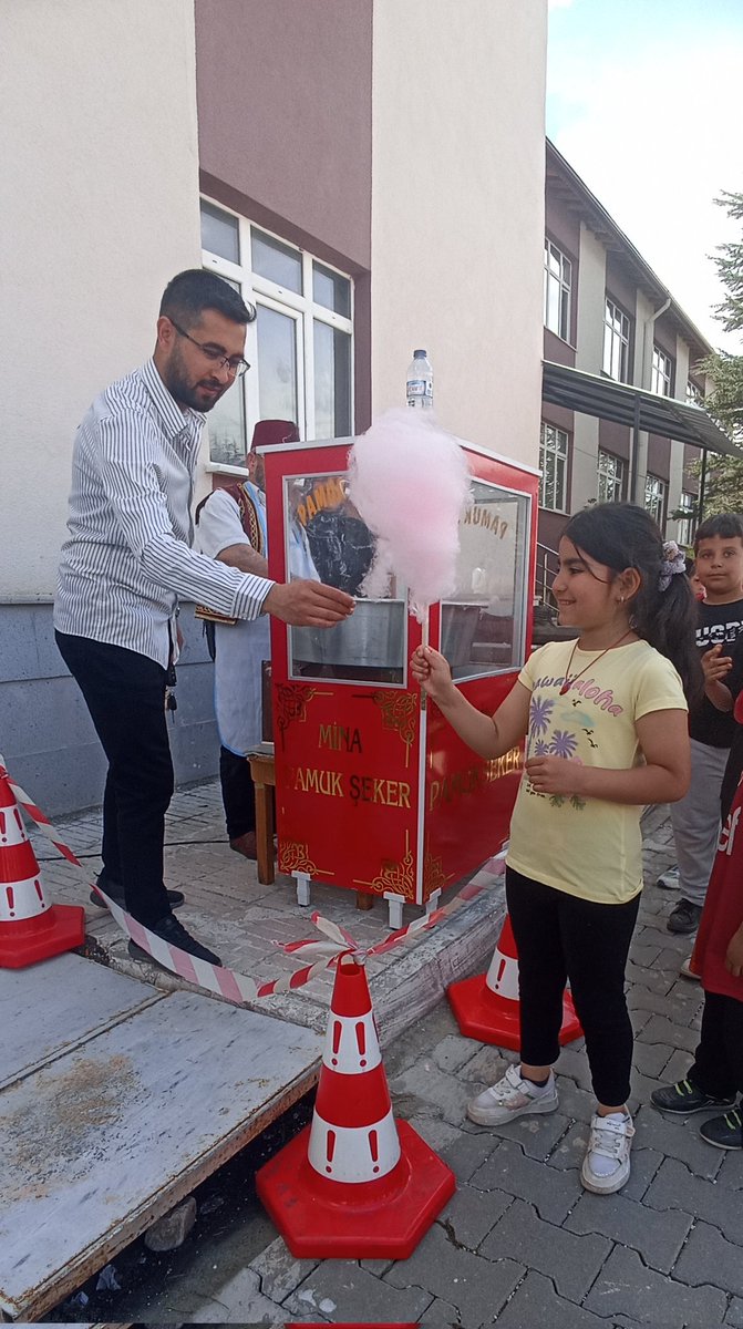 Çocukların yüzündeki gülümseme her şeye değer. 💐😀