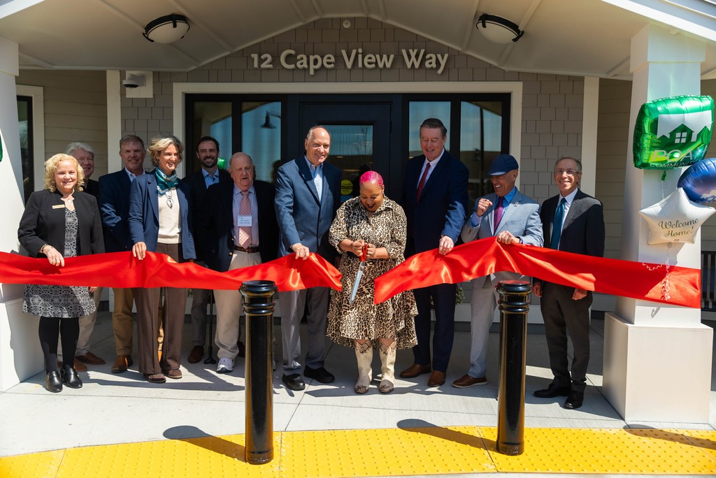 Cape View Way resident Shamim Morris cut the ribbon Thursday on a new Bourne development that will house 100+ people. “Housing isn’t just construction—it’s building lives,” said Rep. Bill Keating, praising the collaboration behind the project. 

#HousingForAll #CapeCod