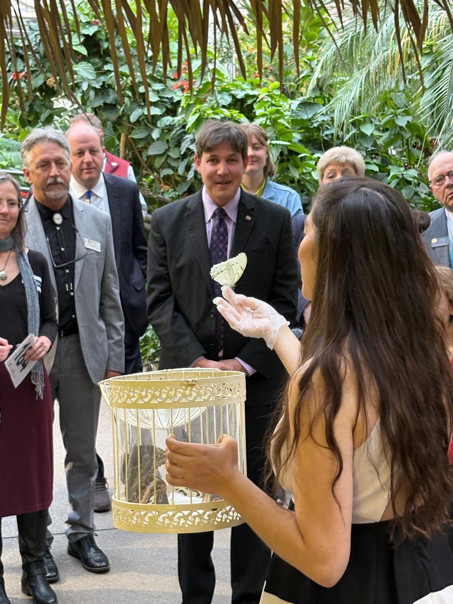 Consulmex Denver (@consulmexden) on Twitter photo Para fortalecer los esfuerzos de conservación de Mariposa monarca en š²š½, <a href="/ConsulMexDen/">Consulmex Denver</a> participó en el exitoso evento de recaudación de fondos, organizado por <a href="/B_flyPavilion/">Butterfly Pavilion</a> para esta causa. š <a href="/GovofCO/">Governor Jared Polis</a> por su asistencia, <a href="/B_flyPavilion/">Butterfly Pavilion</a> por su apoyo y a todos los que participaron Para fortalecer los esfuerzos de conservación de Mariposa monarca en š²š½, <a href="/ConsulMexDen/">Consulmex Denver</a> participó en el exitoso evento de recaudación de fondos, organizado por <a href="/B_flyPavilion/">Butterfly Pavilion</a> para esta causa. š <a href="/GovofCO/">Governor Jared Polis</a> por su asistencia, <a href="/B_flyPavilion/">Butterfly Pavilion</a> por su apoyo y a todos los que participaron