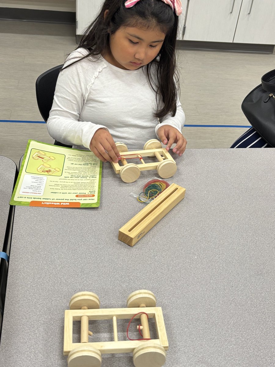 STEM Night Eastridge! Ss playing games and participating in fun activities. So much creativity! <a href="/msdwarren/">MSD of Warren Township</a> <a href="/eastridgeelemen/">eastridge elementary</a> #WarrenWill