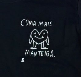 Camiseta COMA MAIS MANTEIGA da F*cking Life .
Aqui :
fuckinglife.com.br/produtos/coma-…