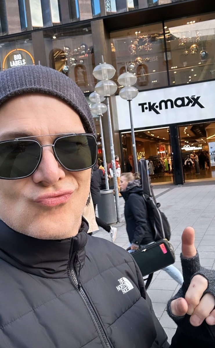 SoCal_MusicFan's tweet image. TK and TK!  A day off from the tour, 1 year ago in Munich, Germany 🇩🇪
#ToddKerns #offstage #sightseeing