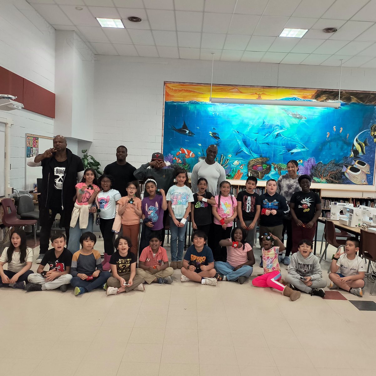 HCMaltonDPCDSB's tweet photo. Breaking stereotypes with sewing. Thank you @originalroland for such an inspiring workshop. The students really enjoyed it! 🧵🪡 https://t.co/GmbQNkX3ah