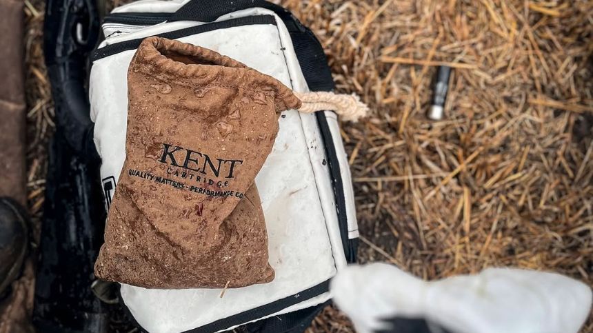 Not so patiently waiting. 

📸 @artdiazphotos

#kentcartridge #outdoors #waterfowl #ducks #geese #waterfowlseason #hunting