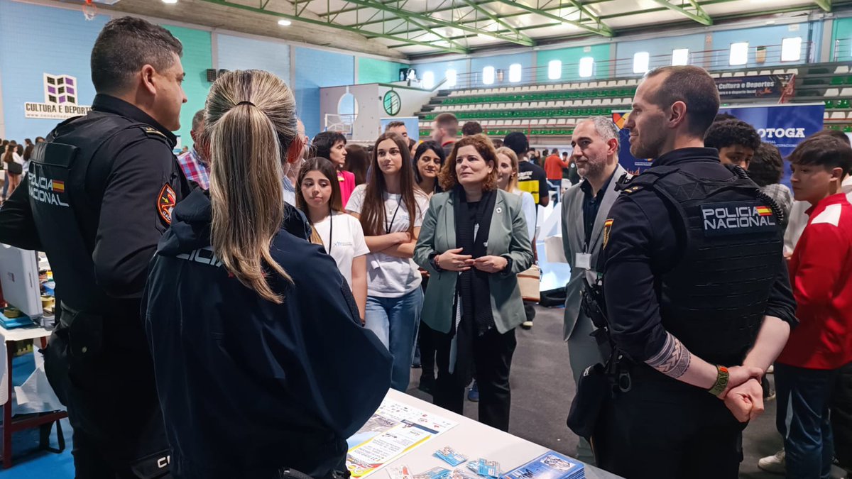 MRivasL's tweet photo. 🙋♀️ Destacamos en #Negreira o esforzo de @desdelamoncloa pola educación pública de calidade.
Compromiso do #Goberno:
✅Cos centros educativos.
✅Coas familias.
💶Cun orzamento de becas de 2⃣.5⃣4⃣4⃣M€ ➡️O máis elevado da historia.
🔗 https://t.co/xrtwwFQnBo https://t.co/TmD7e7RLFn