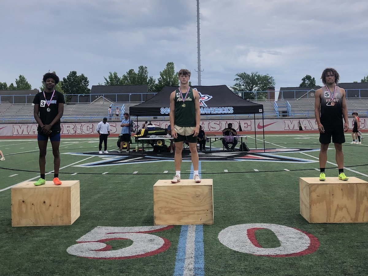 Airedale_Track's tweet photo. John Crump is your 2025 McDonald’s Relays 110 Hurdle Champion! #Only1Airedale https://t.co/9KnNr2r5RU