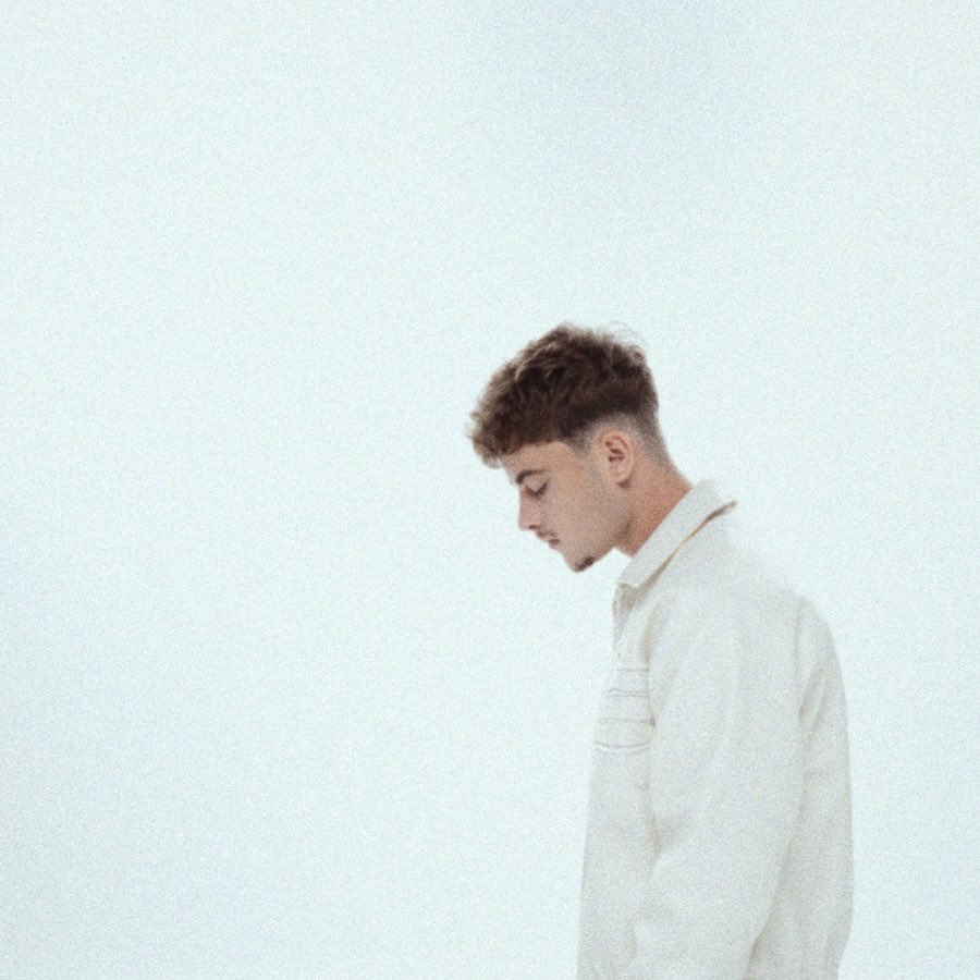 « Quand il neigeait encore », nouveau morceau disponible la mif. Merci pour votre force, rdv demain à 12h pour le clip 
panenkamusic.lnk.to/Bekar-QINE