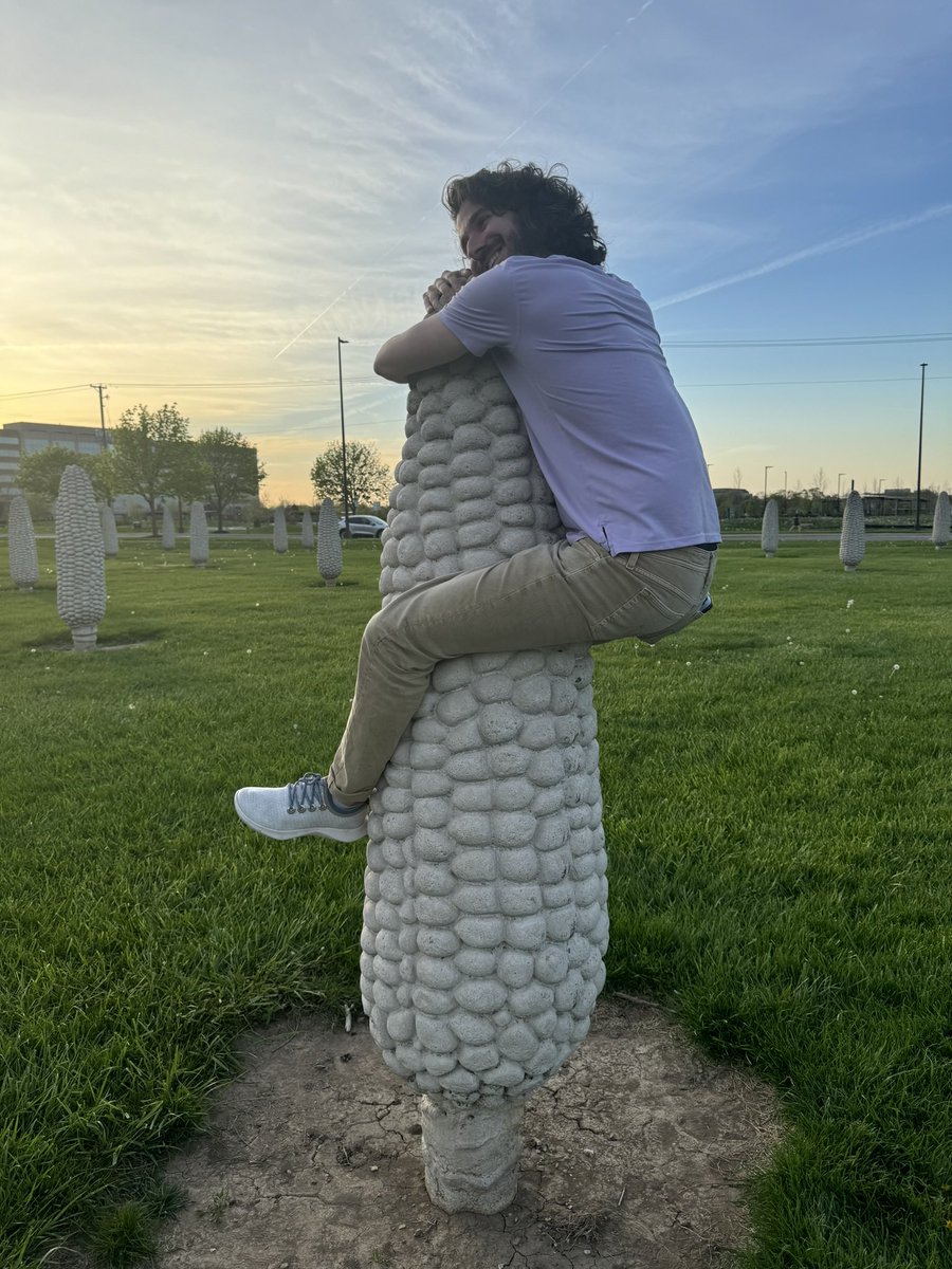 AdamAJRbrothers's tweet photo. I finally figured out what I want to be when I grow up #corn https://t.co/fpK658XqYS