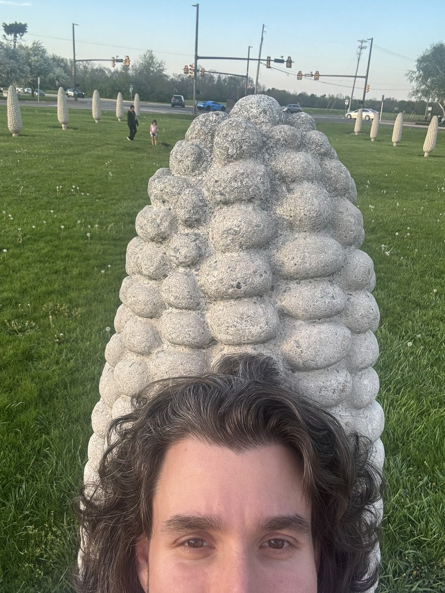 AdamAJRbrothers's tweet photo. I finally figured out what I want to be when I grow up #corn https://t.co/fpK658XqYS