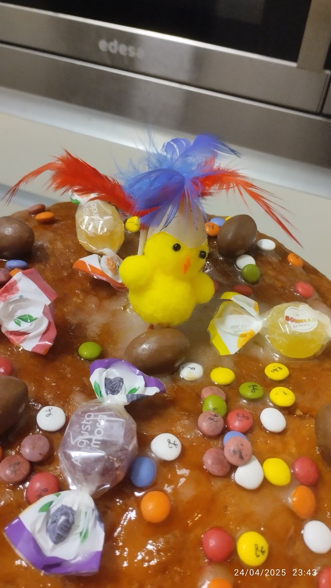 reflexionesmix's tweet photo. Ya es San Markos. Y en mi comarca, hay una tradición: las madrinas regalan a las ahijadas una #opilla. Un bizcocho de almendras con huevos. Antiguamente cocidos y de colores pero ahora sustituidos x 🥚 de 🍫. Tengo 1 ahijada pero le hago la opilla también a mi otra sobrina.../... https://t.co/ndkke5zK6S