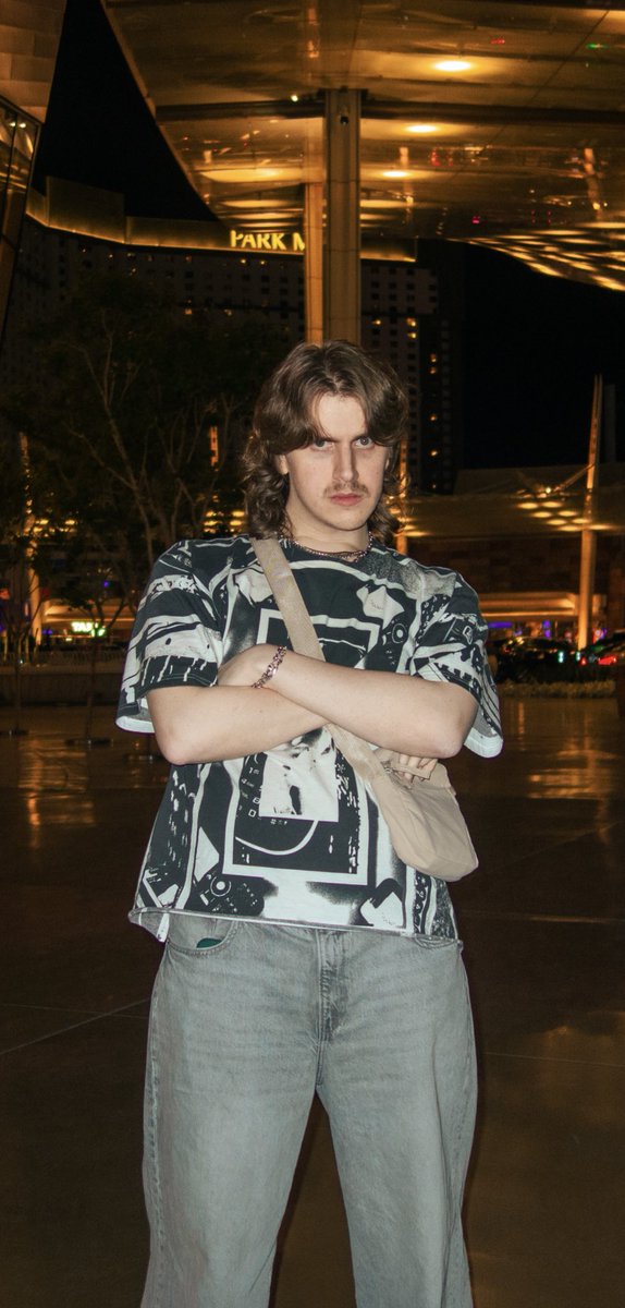 JOHN🧊 tweet media