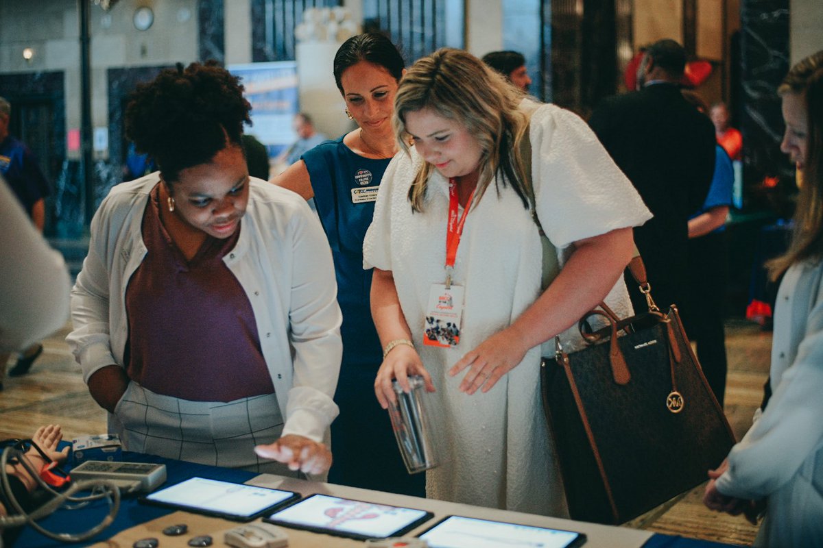 goCLTCC's tweet image. We thoroughly enjoyed our time at the Louisiana State Capitol during @golctcs Day. It was wonderful connecting with everyone who stopped by our table for a visit. Thank you to all who shared in this special event with us! #goCLTCC😸 #BobcatProud🐾   #BuildingCommUNITY #goLCTCS