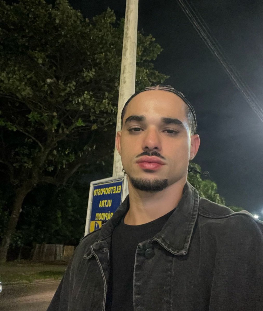 RaphaelJohnny_'s tweet photo. Pro aniversário do meu amigo Cadu https://t.co/eJ3cjbGu7y