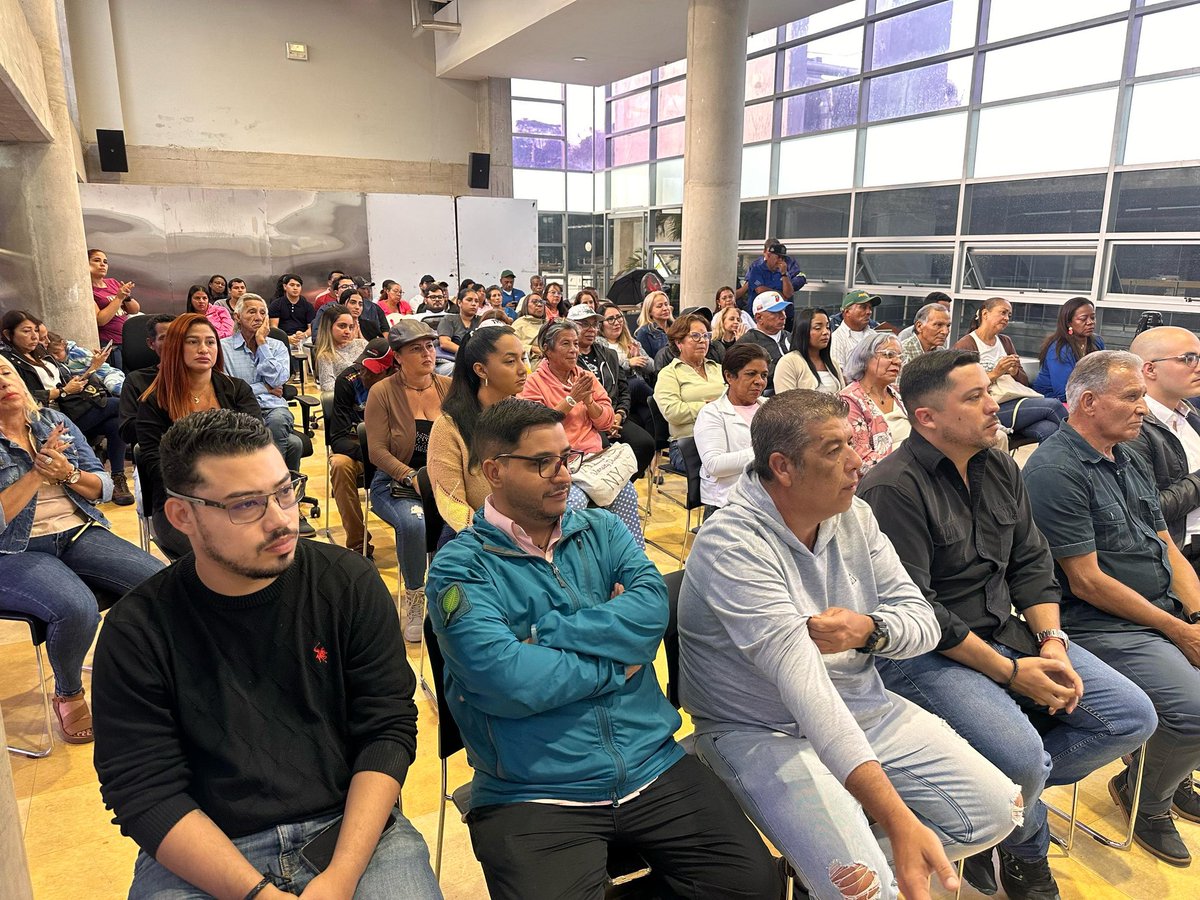 #Ahora: Estamos en Baruta junto al alcalde <a href="/darwingonzalezp/">Darwin González</a> y el presidente del Concejo Municipal <a href="/Armandoamachado/">Armando Machado</a> afinando detalles para el reto del próximo 25 de Mayo ¡Miranda va al máximo rumbo a mejorar su calidad de vida! #24Abr