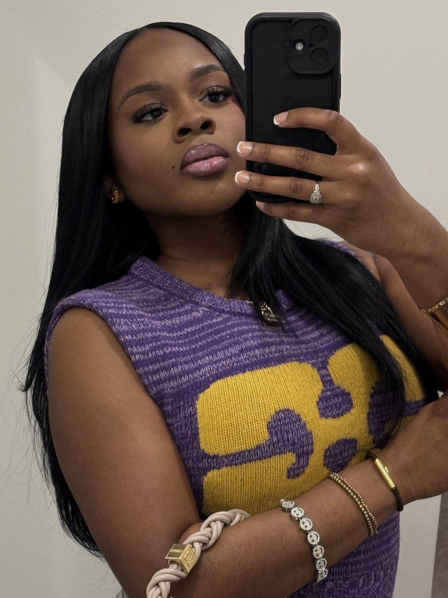 Pretty and fine the way this girl designed🧞‍♀️