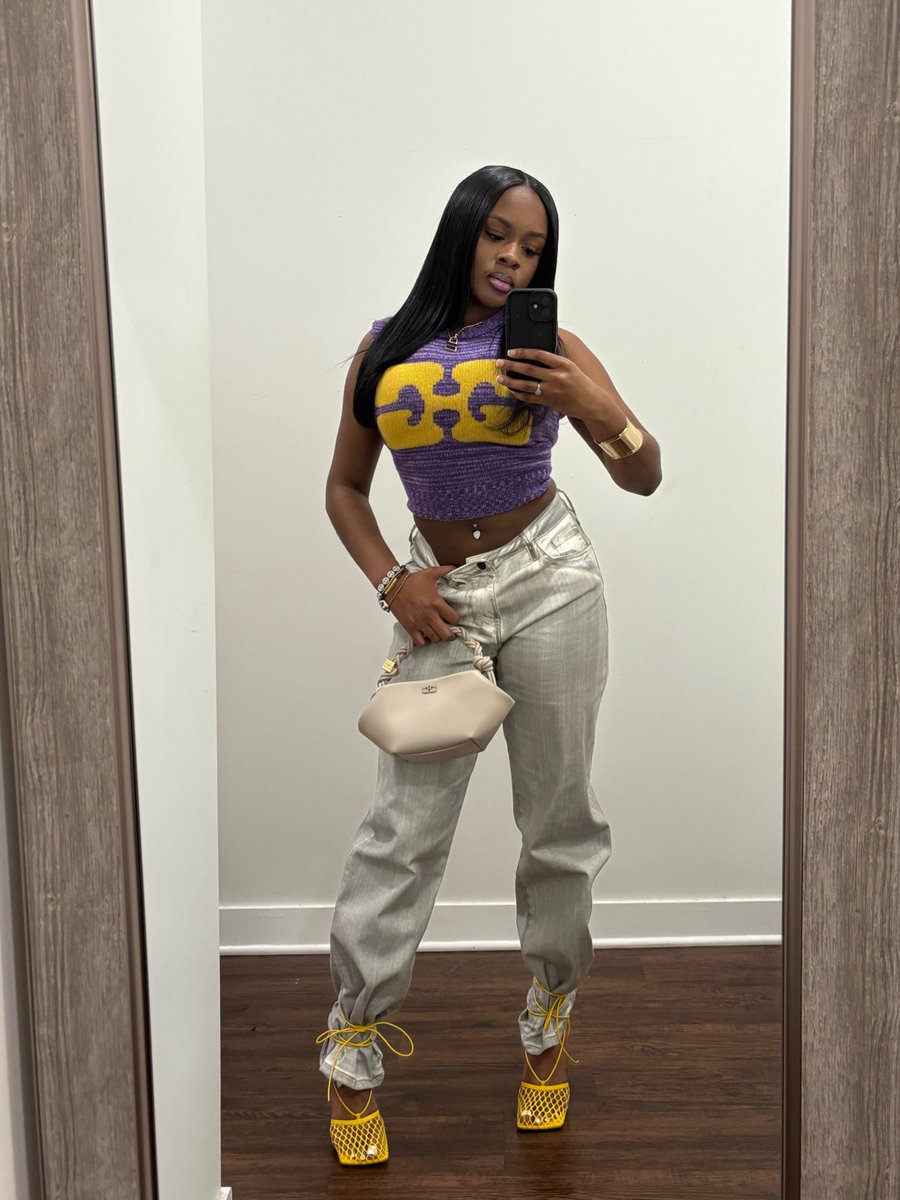shesthatgirl_rr's tweet photo. Pretty and fine the way this girl designed🧞‍♀️ https://t.co/uaP7qmo17i