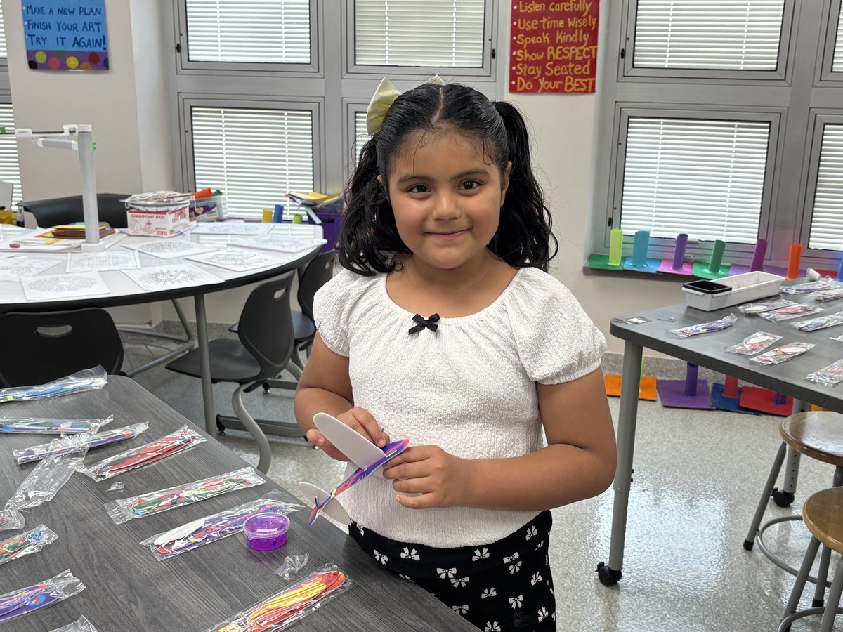 STEM Night at Pleasant Run! So many students with big smiles exploring and collaborating. Fun Night! <a href="/PleasantRunElem/">Pleasant Run Elem.</a> <a href="/msdwarren/">MSD of Warren Township</a> #WarrenWill