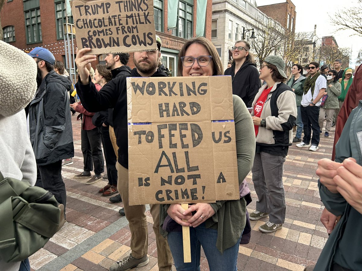 Emroy's tweet image. Vermonters protesting Border Patrol's apprehension of eight workers on a dairy farm.