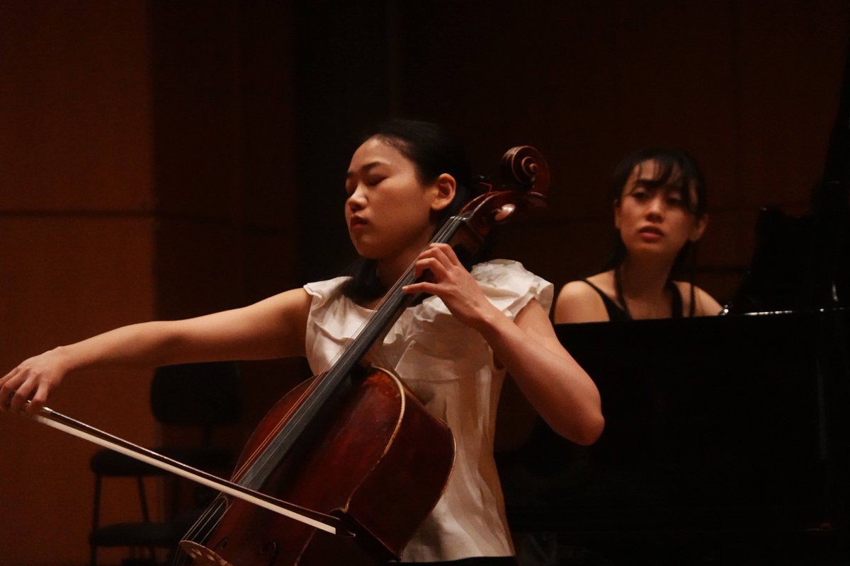 ラフォルジュルネTokyo,5/5や宮崎国際音楽祭,5/8-18に向けての帰国が近づいてきました🇯🇵 残すは週末のレッスンを乗り越えるのみ🥹(AdèsのLieux retrouvés 演奏したことある方募集中です)
写真はラフォルジュルネの合わせの際に触れ合った癒しな猫ちゃん、パリ管、Duo Nago☺️