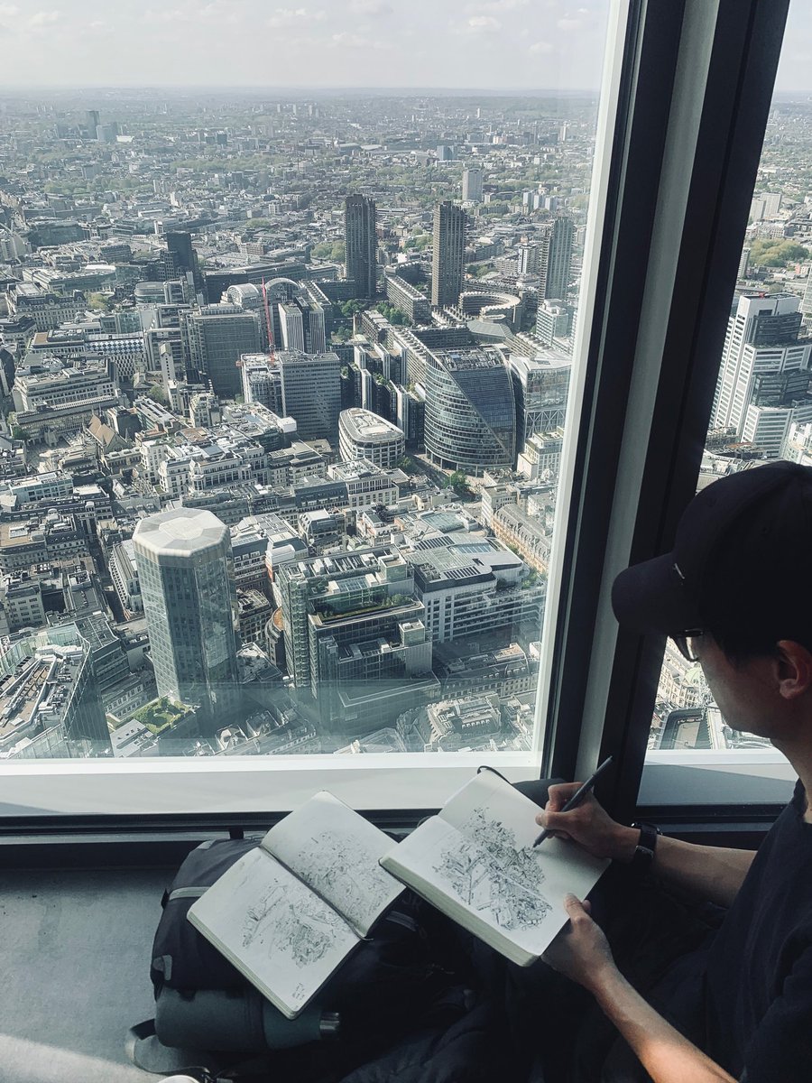 Horizon 22 is my favourite viewing platform which is the highest in the city. I made the second visit and sketched the same view again.

Drawing the sky view of London in Horizon 22 again: alvinintheroom.com/blog/2025/4/24…