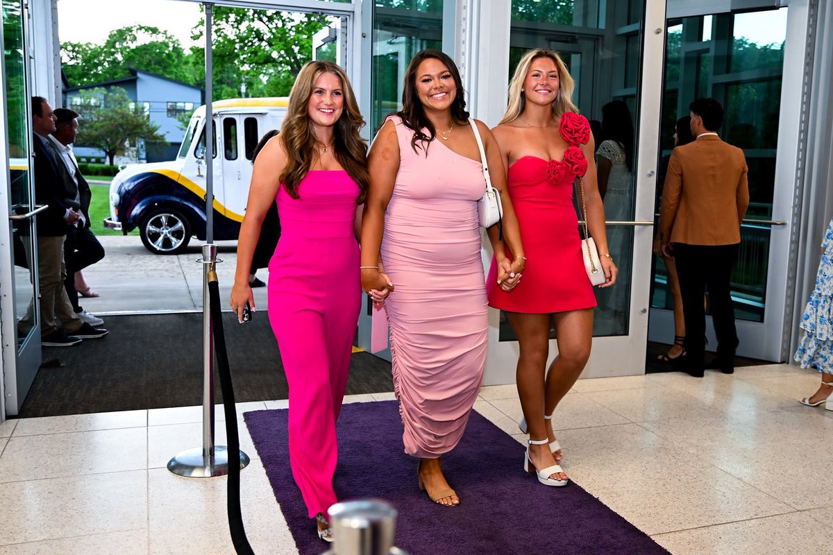 We clean up nicely, don’t you think? 😉

#IntoTheStorm ⛈️ | #HornsUp 🤘