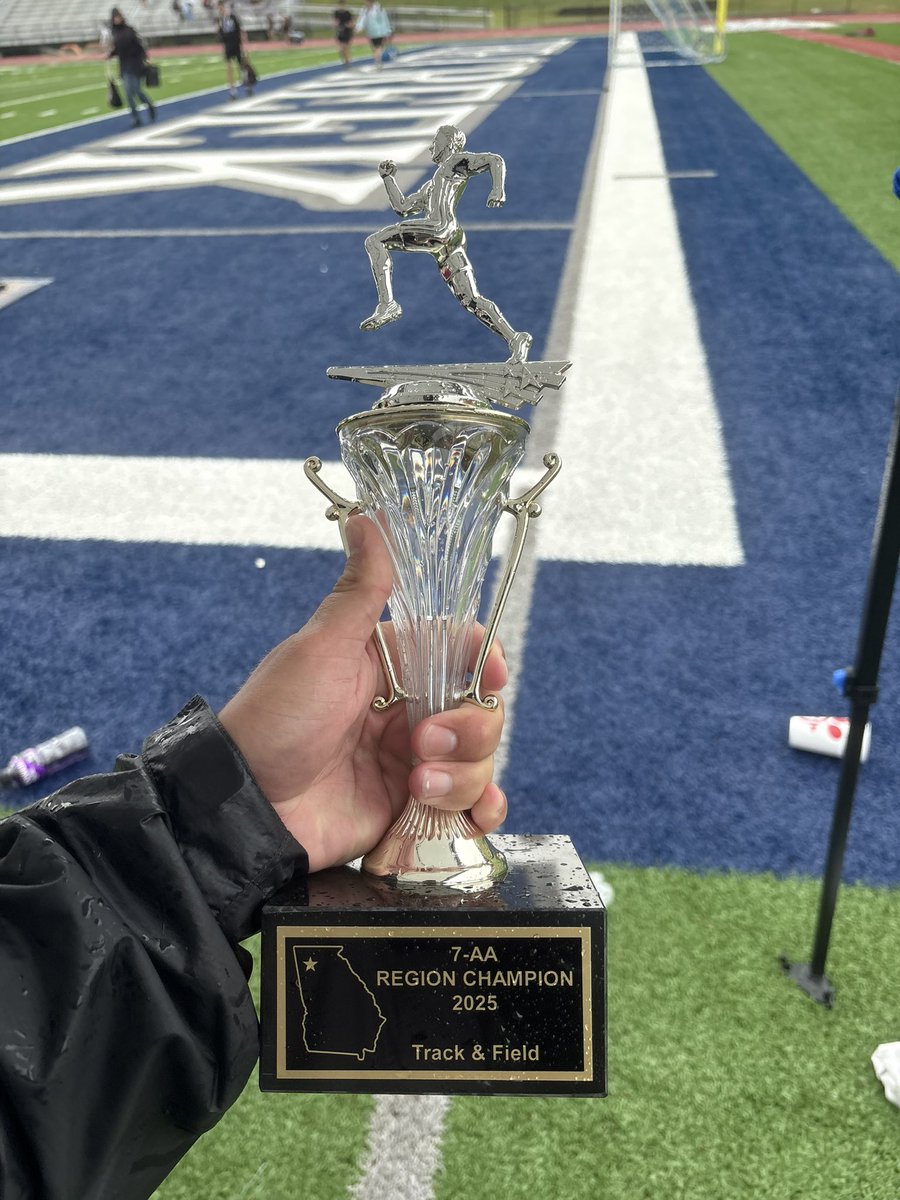 ❗️REGION CHAMPS🏆 Congrats to our boy’s track team for winning the Region 7-AA Championship and our girls placing 3rd! #RunningPhoenix #RiseUp🔥