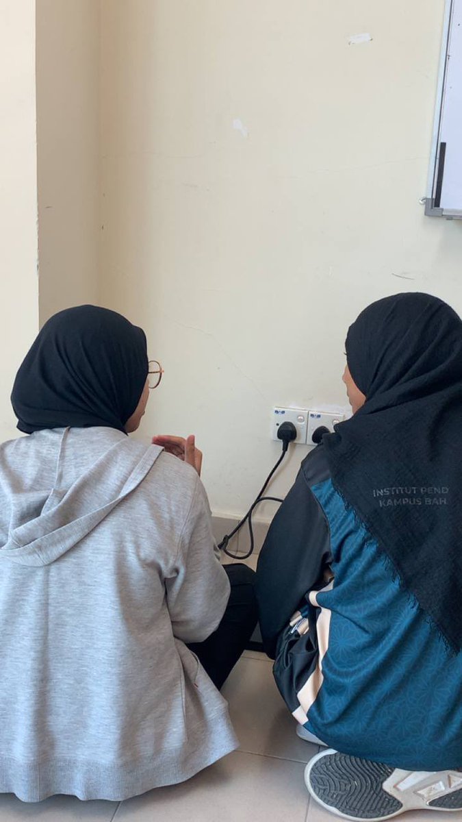 hudhuddd88's tweet photo. Seronok minggu ni belajar pasal kualiti guru ikut SK@S &amp; SGM 2.0. Baru tahu jadi cikgu berkualiti bukan setakat pandai mengajar, tapi ada nilai, kemahiran &amp; semangat yang tinggi. Rasa lebih semangat nak jadi guru yang tip-top! https://t.co/PVsyLceXPJ