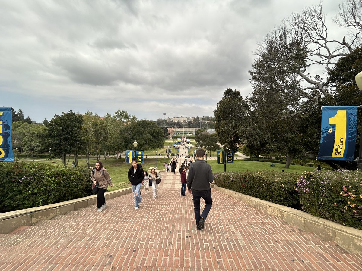 lincoln_mageo's tweet image. Had a great visit at @UCLAFootball today. @CoachAKwon always showing love &amp;amp; teaching me ways to not just be good, but to be great. Thanks @JDLakeFB @abrin34 for hanging with me &amp;amp; my family &amp;amp; showing us around campus.  #Plus2 #FinishWithAShove #4sUp