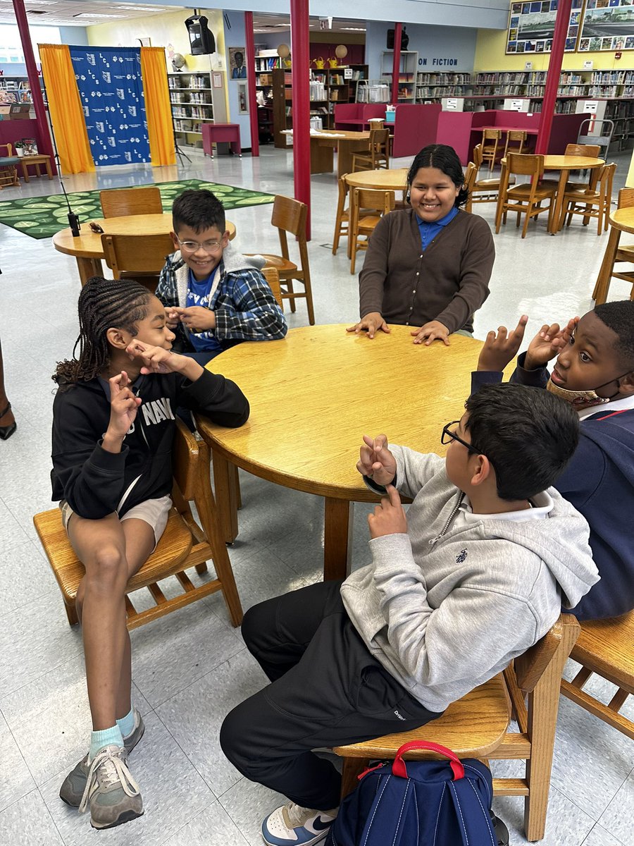 Laura C. Saunders tweet media