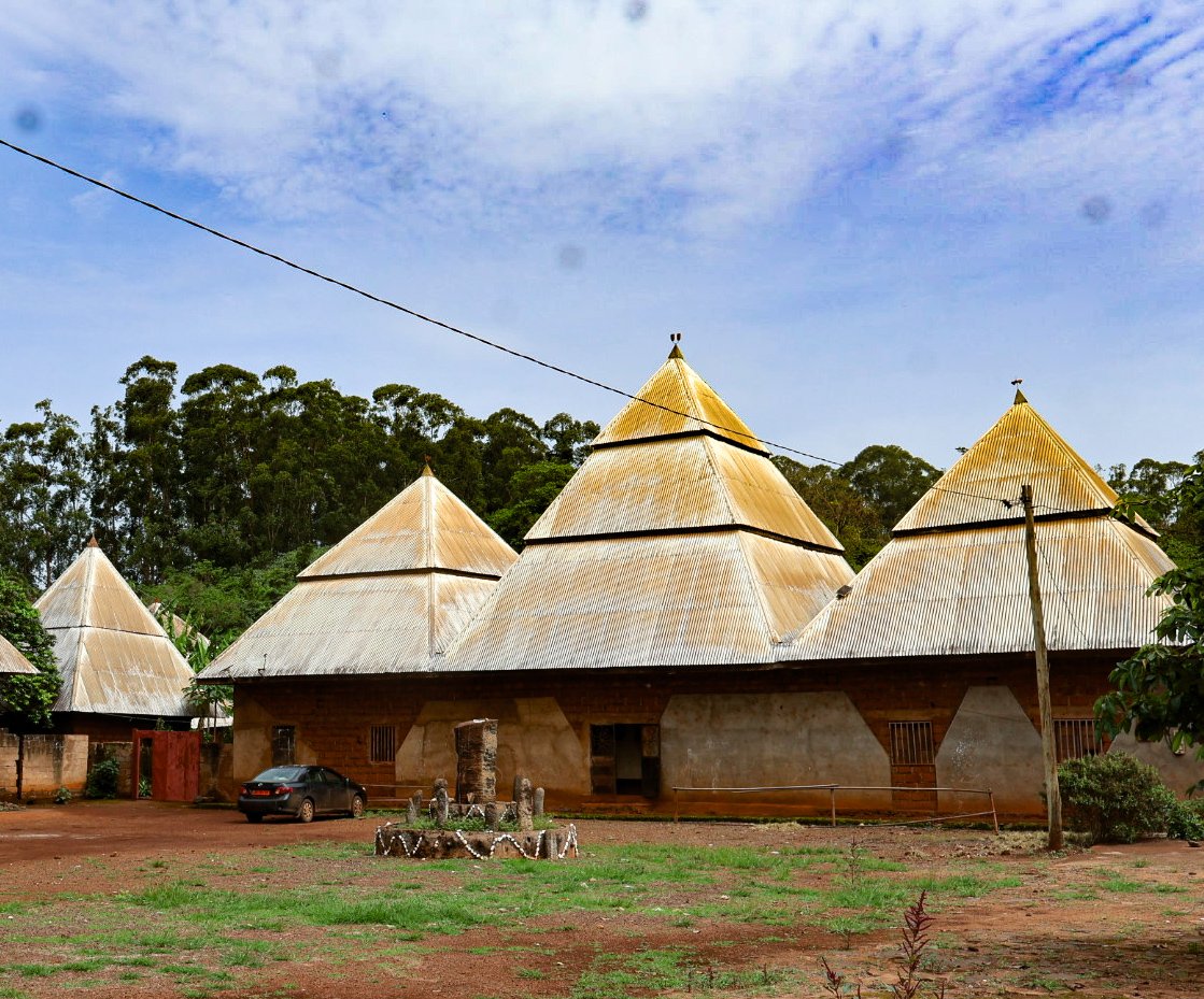 escapaventures's tweet photo. Visite Du Cameroun Profond
12 Jours, 6 Regions, 4 Aires Culturelles
Jour 11: Musée de Bamendjida 📍
Art, tradition et esclavage sont les thèmes abordés dans cette Case
#Camerounprofond #DeepCameroon #12Jours6Regions #VisitCameroun #VisiterLeCameroun #TravelAfrica #Travel https://t.co/nO6EFnhwCM